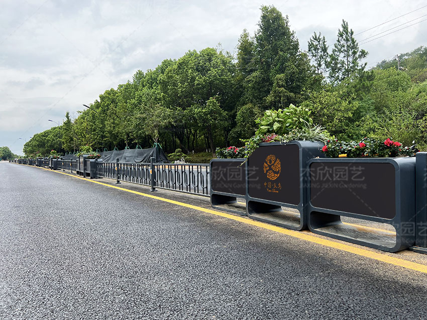 道路隔离花箱中央隔离花箱义乌案例